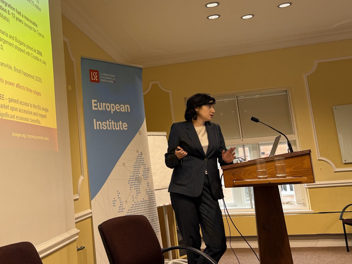 angelo_martelli's tweet photo. Last week, we held our annual @LSEEI retreat at @CumberlandLodge under the theme "Europe and its Neighbours".

The conference featured fascinating panels and I had the pleasure of convening two discussions.

On the opening evening, we hosted @macrocredit (Andromeda Capital Management), who delivered an engaging presentation titled "Fat tails on Fire: Europe in the New World order", examining the key macro and markets features of a shifting geoeconomic landscape.

The following morning, together with @nina_vujanovic @Bruegel_org  and @DavideOneglia @TS_Lombard we looked at the issues of defence spending, enlargement and the role of Ukraine.

Thanks again to my co-organisers @ygursoy and @JonathanPJWhite, to the EI PhD students @B_Morari and @luca_siepmann and to the students who engaged so actively with our speakers. Grateful also for the tireless organisational effort led by @Witchy_Nat with the support of Laura Rezende Malouf.
