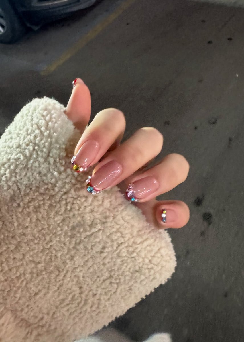 tong7761's tweet photo. 💅 https://t.co/VRSjjVGRve