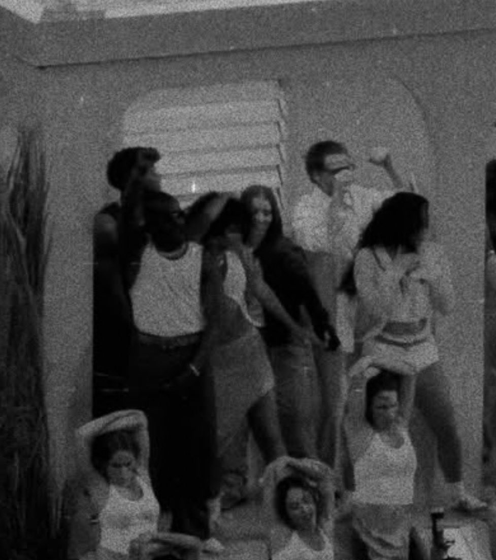 Anulo cualquier funa a M de las lesbófobas buscapauta que toman cualquier pendejada pa tirarle mierda a mi bb. Las lesbianas no podemos hacer NADA como ver o disfrutar de un baile/show xq luego luego buscan algo para hacernos ver como un peligro para las mujeres. Siempre nos