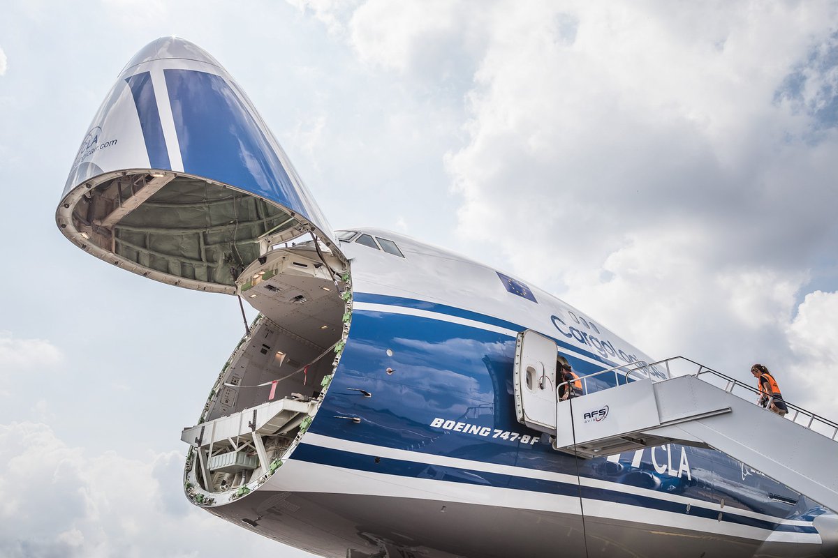 SAFRAN's tweet image. [#AviationHistory 🕰️] 57 years ago, the Boeing 747 completed its maiden flight.
Easily recognizable by the iconic “hump” at the front of its fuselage, the #B747 is nicknamed the “Queen of the Skies” or the “Jumbo Jet.” It stood out from other aircraft of its time in several ways: