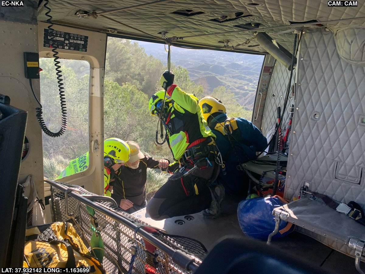 📢 Servicios de emergencia rescatan a un excursionista en Cañadas de San Pedro, #Murcia.

🚒 <a href="/BomberosMurcia/">Bomberos Murcia</a>
🚑 #061Murcia 
🧑‍🚒 <a href="/aamm_murcia/">AM Región de Murcia</a>
🚒 <a href="/BomberosCEIS_RM/">Bomberos Región de Murcia - CEIS</a> 
🚁 <a href="/dgsce_RM/">Seguridad Ciudadana y Emergencias Región de Murcia</a>

 🖨noticias.112rmurcia.es/?p=14967

📸 <a href="/BomberosCEIS_RM/">Bomberos Región de Murcia - CEIS</a>