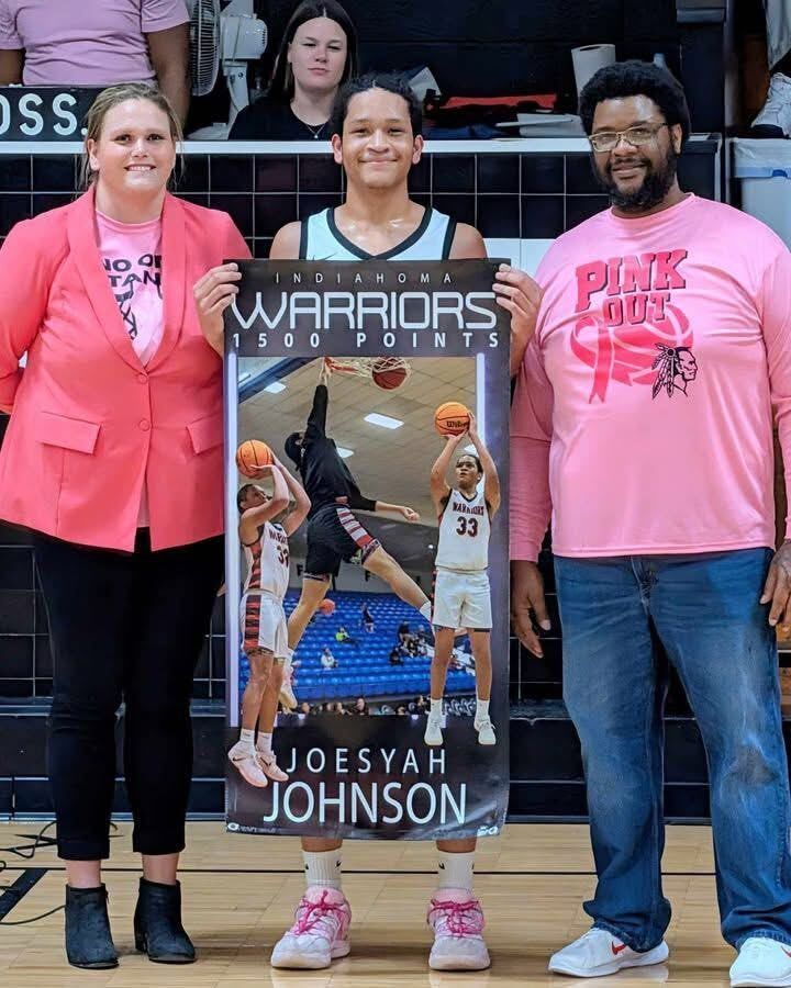 ndnsports's tweet photo. Joesyah Johnson (Delaware), a senior out of Indiahoma High school in Indiahoma OK, recently made his 1,500 point in his game against Walters.
#NativePreps #Deleware https://t.co/hpSJqCkaQ2