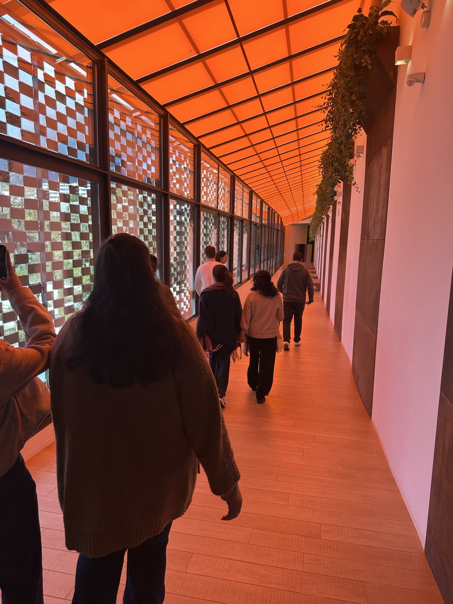 Hoy el "aula" fue un poco diferente... ¡y mucho más lujosa! Visitamos el Hotel Higuerón acompañados por nuestro profesor en prácticas Ariel. Desde las suites de ensueño hasta la elegancia de su restaurante Michelin, cada detalle es pura inspiración. 

#Turismo #Higuerón