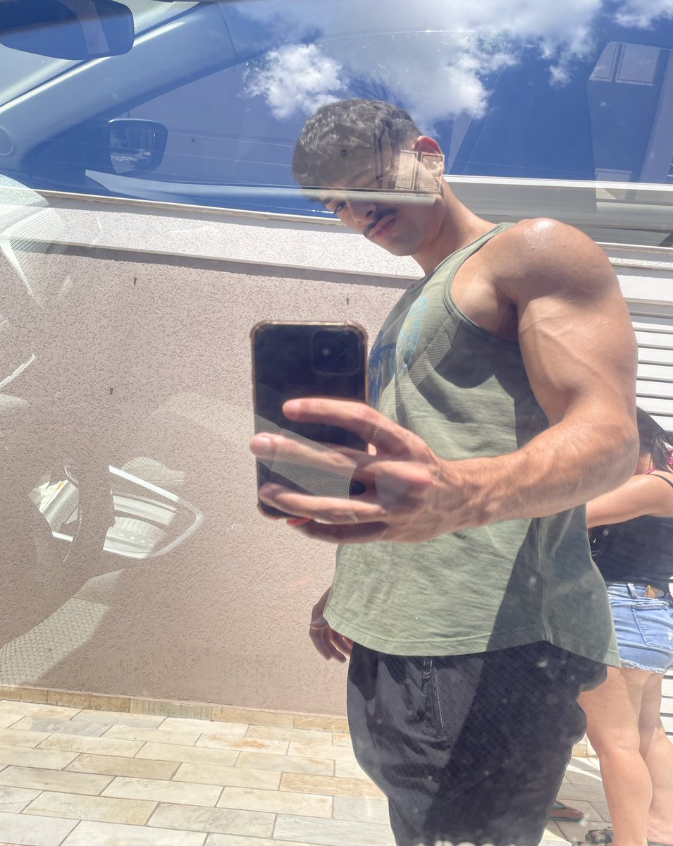 skaysseee's tweet photo. ai que delícia o verão https://t.co/RVHFseeaQn