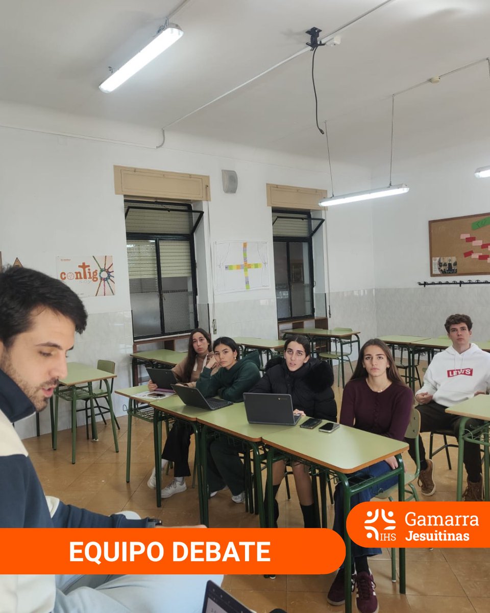 🗣️ | EQUIPO DEBATE

 El equipo de debate recibió a Ignacio Álvarez, antiguo alumno y profesor de la UMA, Doctor en Derecho Internacional Público. Su coloquio reforzó la argumentación y motivó a los alumnos a llegar más lejos con curiosidad y esfuerzo. ¡Gracias por inspirar! 🌍🧡