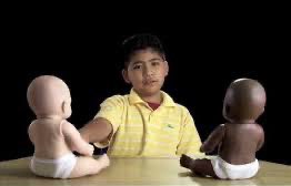 Este tipo diciendo que no es latino: