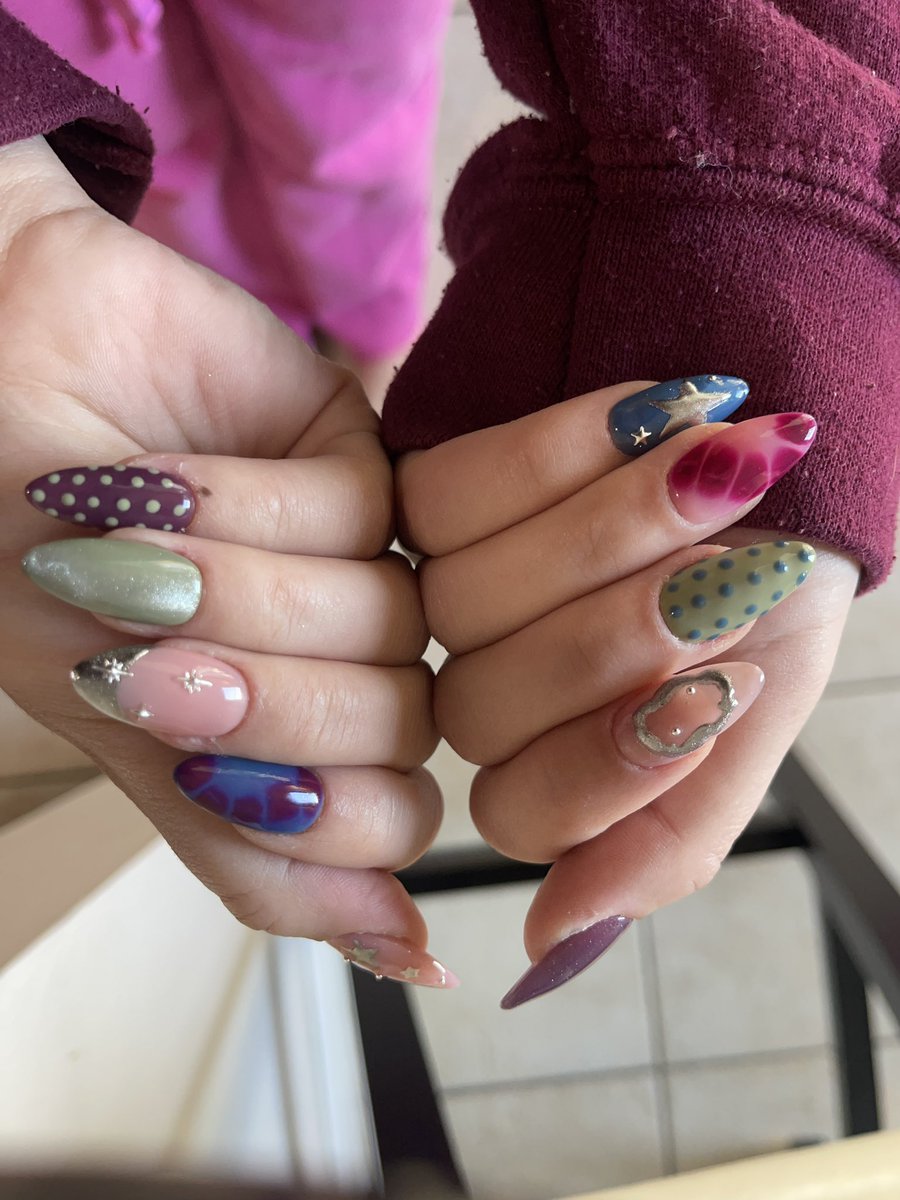 bellsplayground's tweet photo. Hi nail twitter! 💋💋 I’m Bella and I custom design press on nails. I’ve been doing nails for about 5 years because nails are my favorite accessory of all!🥰 

For the month of Feb, I’m offering custom nail sets for only $20 a pair! Message me today to get started💅🏻 https://t.co/Q5SfZ96e1F