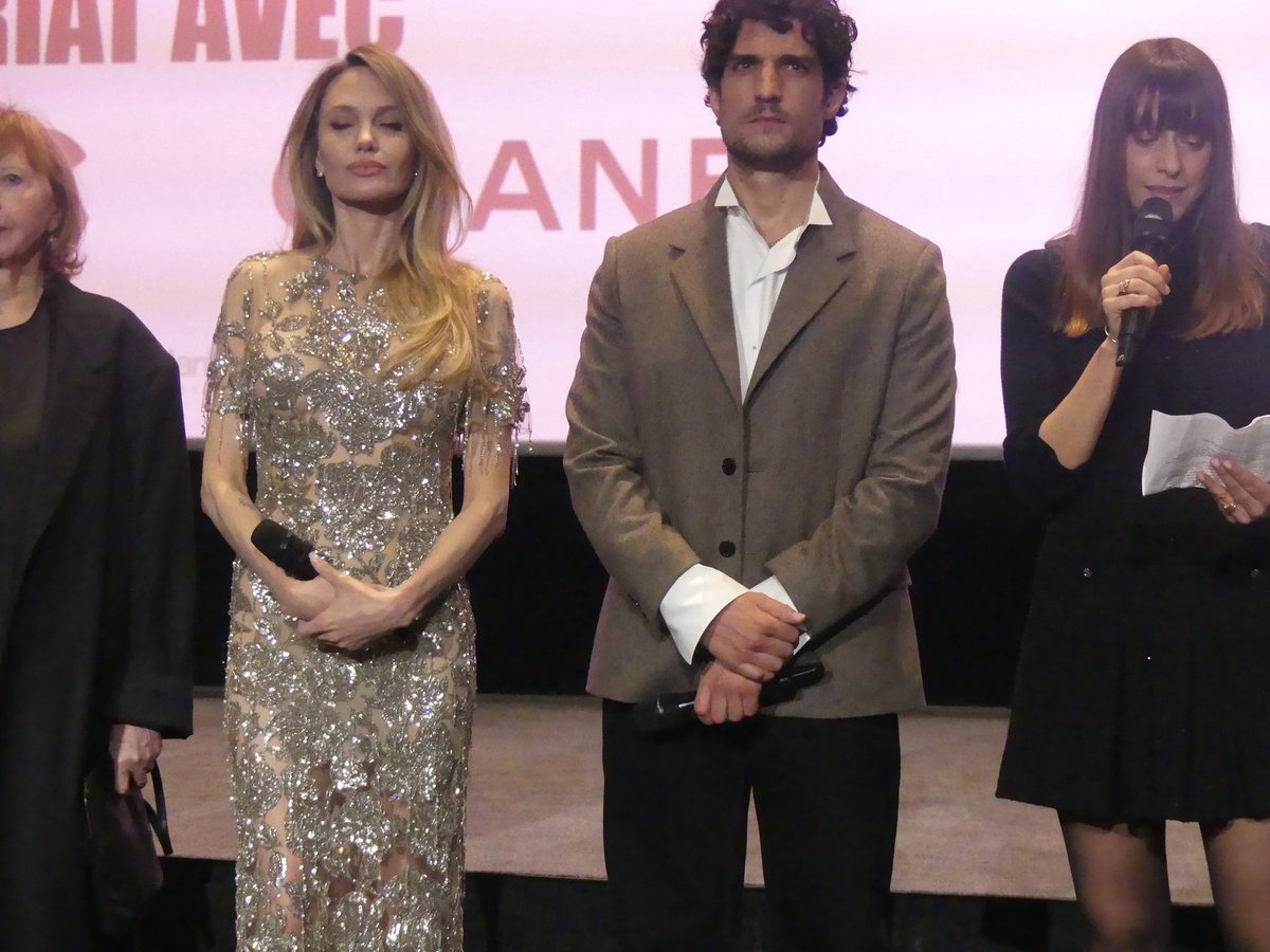 mulderville's tweet image. Notre média était ce soir à la Premiere du film #Coutures @PatheFilms organisée au @pathecinemas #Palace en présence du cast notamment de l’iconique #AngelinaJolie cc @CHANEL
