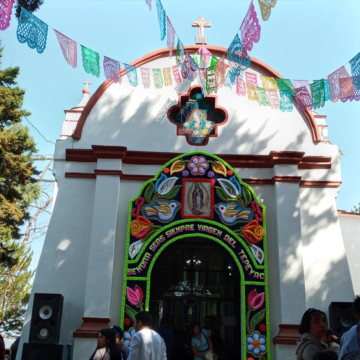 #PuebloMagicoMetepec, Capilla del Tepeyac durante el Carnaval y Guerra de Cascarones en la cima del Cerro de los Magueyes.