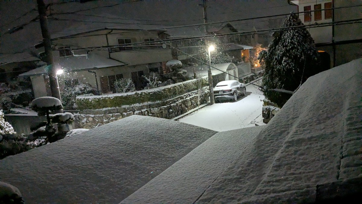 hiroakikyoko021's tweet photo. こんなに積もったのは何年ぶりかな https://t.co/alw3L1uU1n