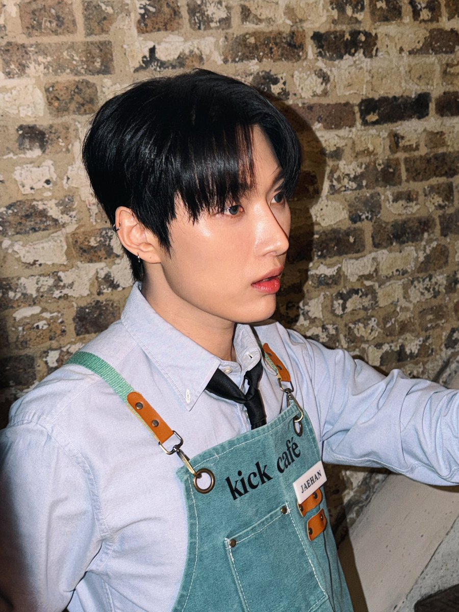 [#OX]

Paris 에서 카페 알바☕️

#OMEGA_X #오메가엑스
#재한 #JAEHAN