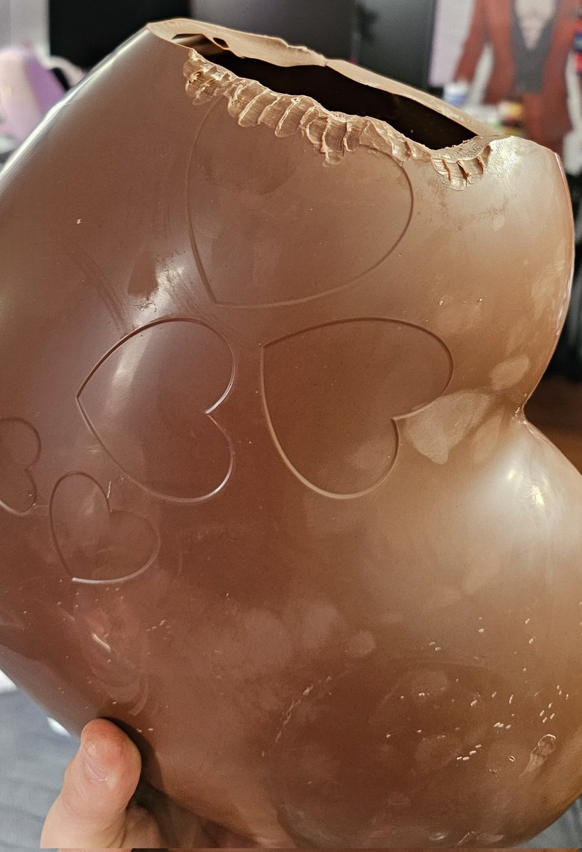 Happy Valentines day to myself uwu
5.5 lb Chocolate heart from costco