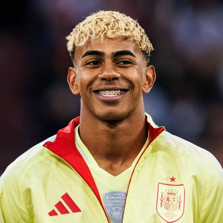 Central Lamine Yamal tweet media