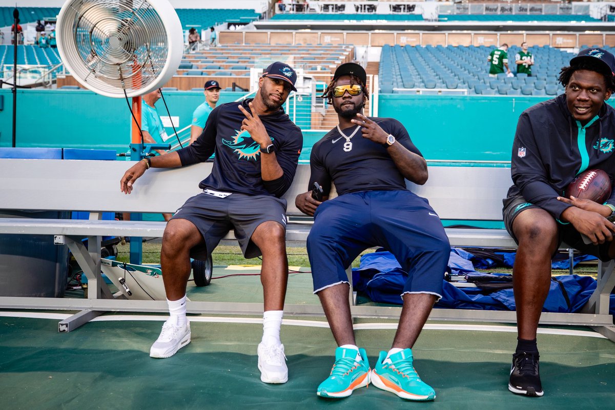 Alexander tweet media