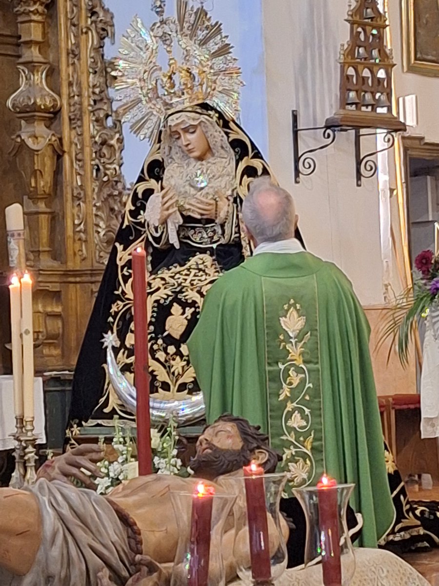 SantoEntierroM's tweet photo. Fotos de tercer día de triduo.
Misa matinal con los niños de la feligresía. https://t.co/YfeykO9rZ1