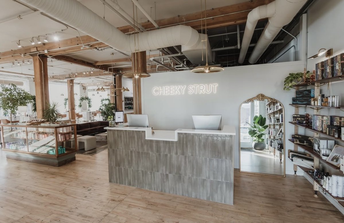 LiveArenaPlace's tweet photo. Cheeky Strut is now apart of our DTN Perks Program!💇‍♀️🤍
Earning 15% off of your service is just one of many perks when living with us🌟

Contact the leasing office to learn more about our other preferred employers!
https://t.co/ULxKeI7FuJ https://t.co/RrFG16yHtb