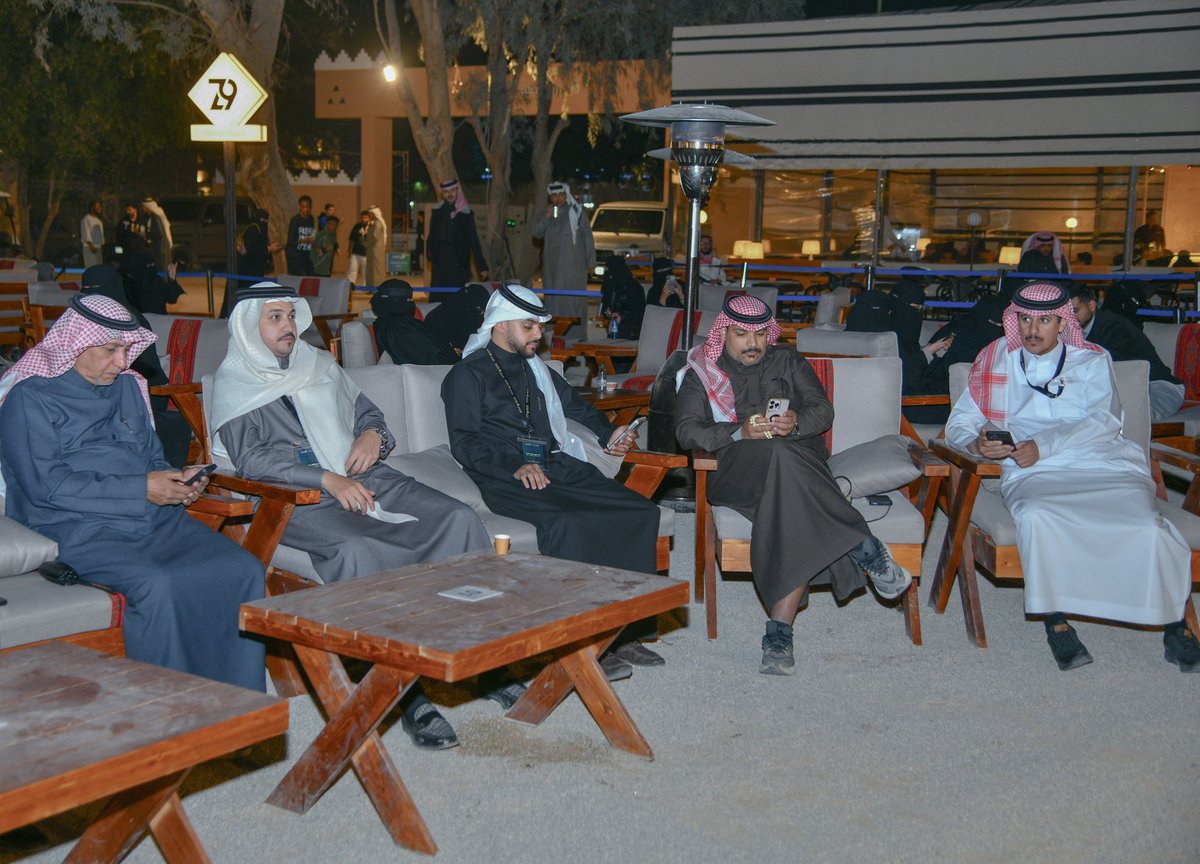 saud_51's tweet photo. نجاح اللجنة الإعلامية في #عالم_الخرج_للتمور_والقهوة_السعودية كان وراءه فريق متفاني ومتعاون رغم صعوبة المهمة
شكراً 
ابراهيم التميمي @tamimi_i
محمد الحطيم @alhotaem 
عبدالرحمن البعيجان @dahooom20 
حمد السويحب @h26m6d 
اسماء الدوسري @asma11n 
واخواني فريق التغطيات 
كما أشكر كل الاعلاميين وصناع المحتوى من داخل وخارج #الخرج