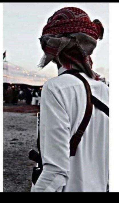 أحسم الاوضاع والعالم تشوف 
في طريقي تنفتح كل السبل
 اقدح طناخه ماافكر بالضعوف 
اخذ احقوقي من اعداي بالفور ودبل 
 اهرج واحط النقط فوق الحروف 
ماستمع لاضعيف الراي اعرف انه خبل