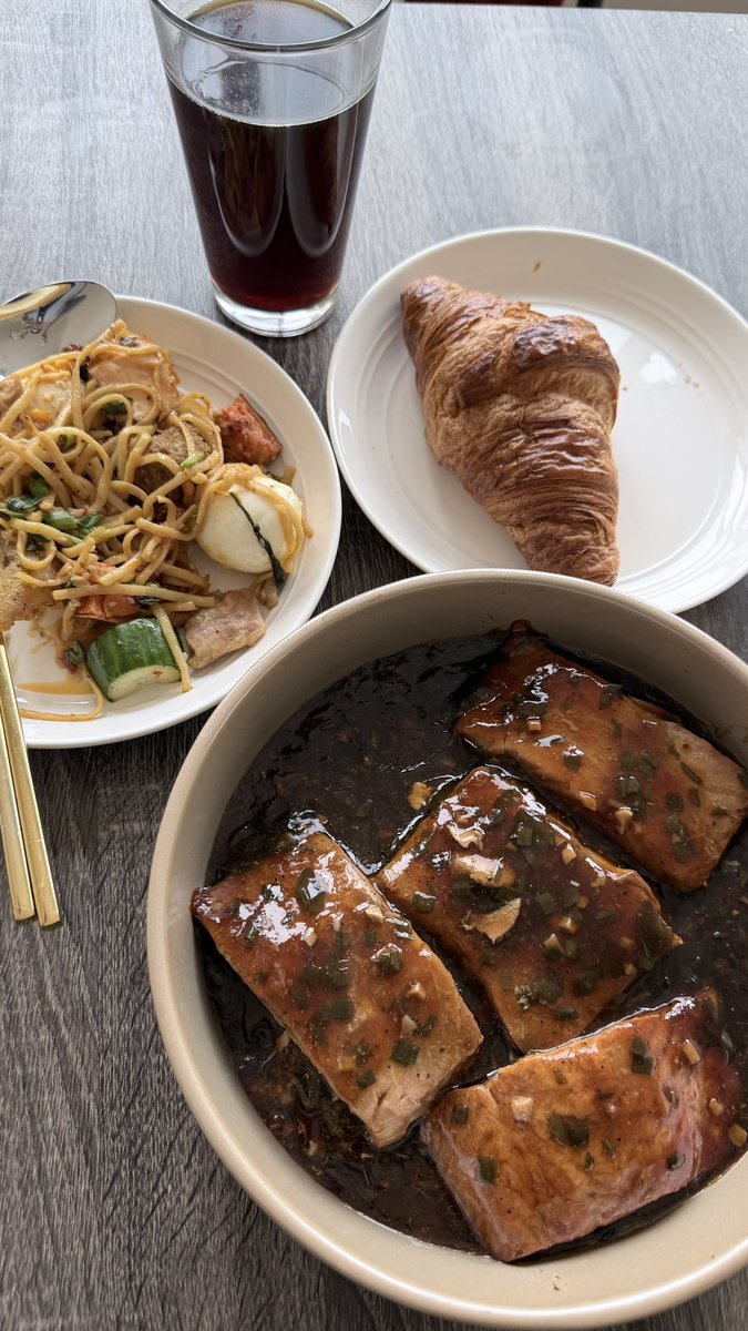 gently289's tweet image. แซลม่อนกับซอส กับเส้น linguine ค้าบ