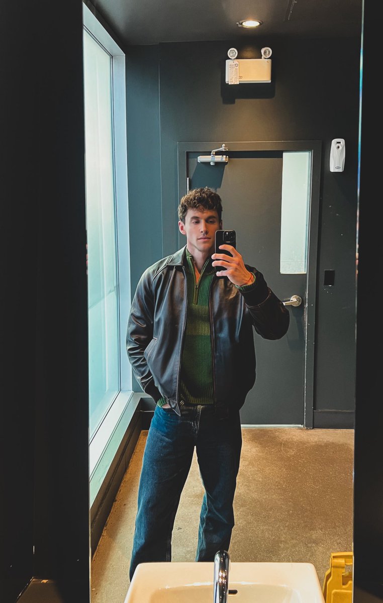 Stephen Tracey tweet media