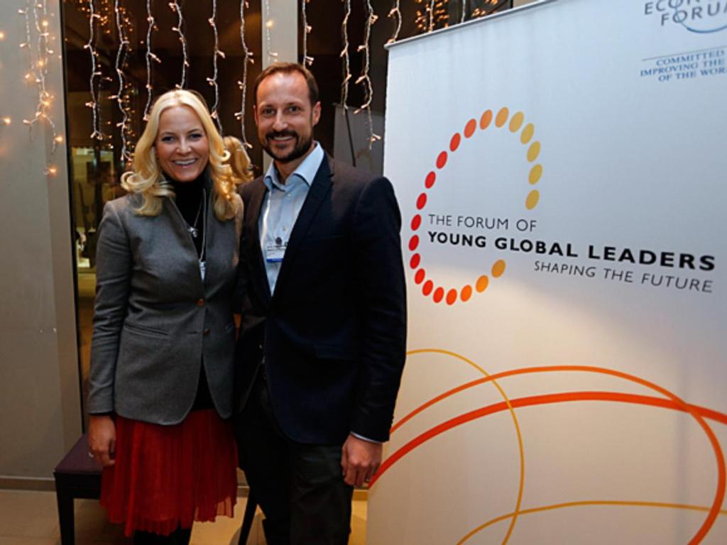 🇳🇴Get this, pure insanity has been happening in Norway for DECADES:

Norway's future 'neutral head of state' was recruited decades ago by Klaus Schwab to join an organization explicitly aimed at 'redesigning the world' and rolling out Stakeholder Capitalism (fascism).

A