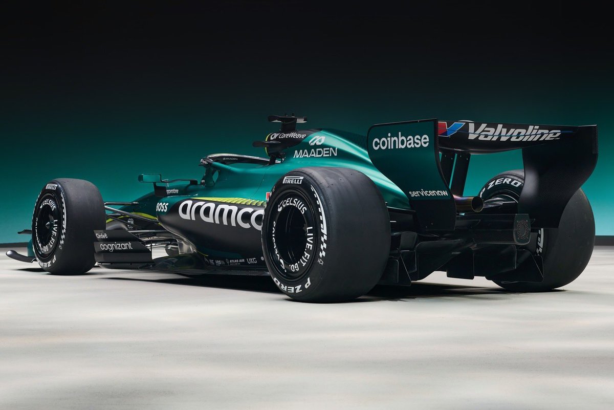 danikayak's tweet photo. Hoy se presentó el Aston Martin, en coche que más esperanzas soporta en España, el coche de Fernando Alonso 

Ninguna sorpresa, no me gusta, tiene que ser verde, pero algo se podía hacer 
Les doy un 6

Eso sí, ojalá sea rápido 

#AstonMartin #f1 #Alonso https://t.co/RWp4nv0f8s