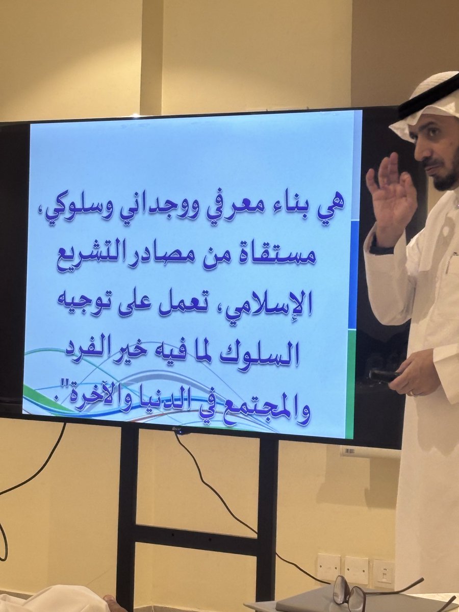 mahalkabi's tweet photo. القيادة بالقيم هي أن تسبق أفعالك كلماتك، وأن يكون العدل منهجك قبل قراراتك.
هي مسؤولية تُؤدّى بأمانة، وقدوة تُمارَس قبل أن تُطلَب من الآخرين.
فالقائد الحقيقي يصنع الأثر بثبات مبادئه، ويقود الناس لأنه يسير في الطريق الصحيح أولًا. https://t.co/Y5msXgIWee
