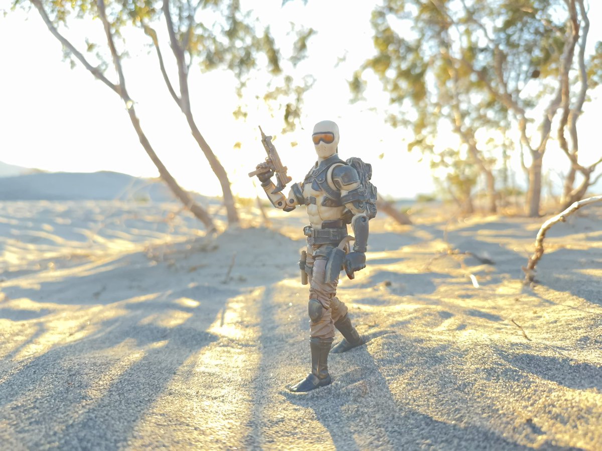 CletusOfCobra's tweet photo. Out in his element: Snake-Eyes

#DeathValleyCA #BadwaterBasin #SandDunesDeathValley #Cobra #GIJoeClassified #Hasbro #GIJoeARealAmericanHero #CletusOfCobra #GIJoe #DarkSkiesDeathValley #DeathValleyNationalPark #toyphotography #SnakeEyes #Arashikage https://t.co/xHsgDHrje0