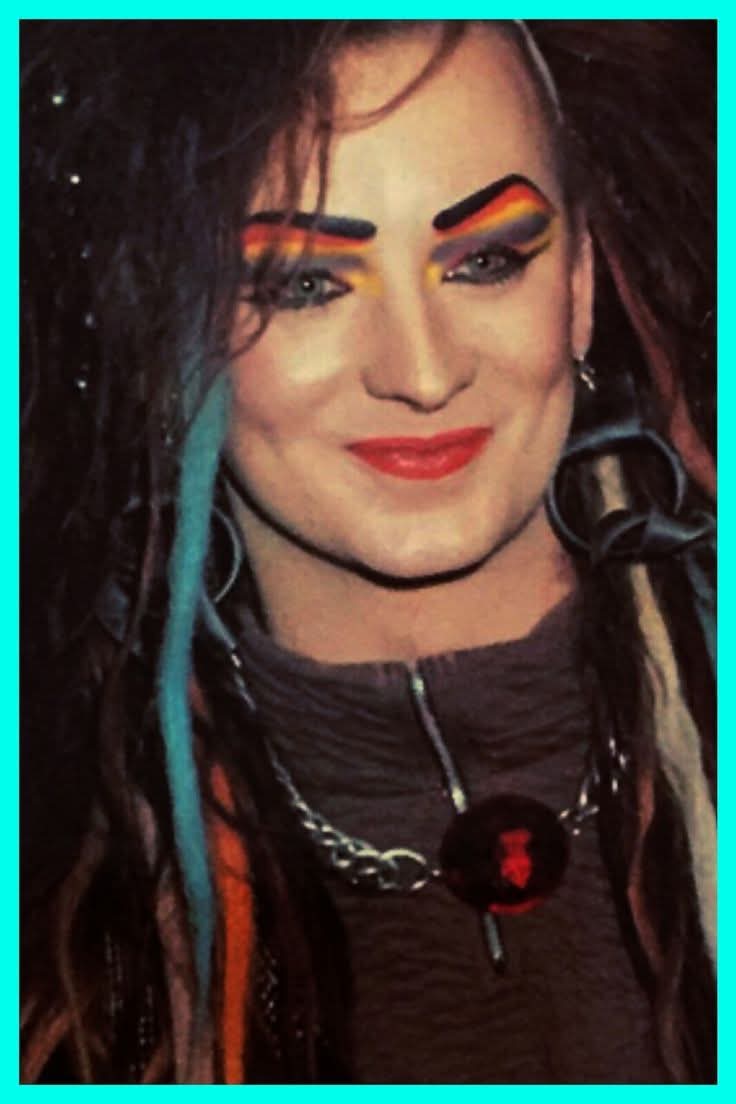 What beautiful makeup, George! 😍