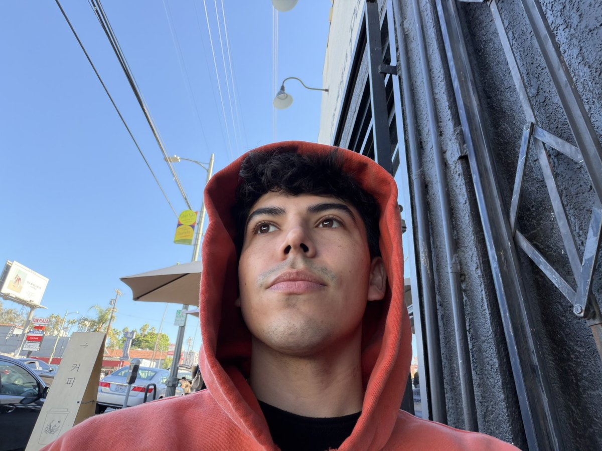 yahboymiro's tweet photo. 🧍🏼‍♂️ https://t.co/8RJUSrc5Jv