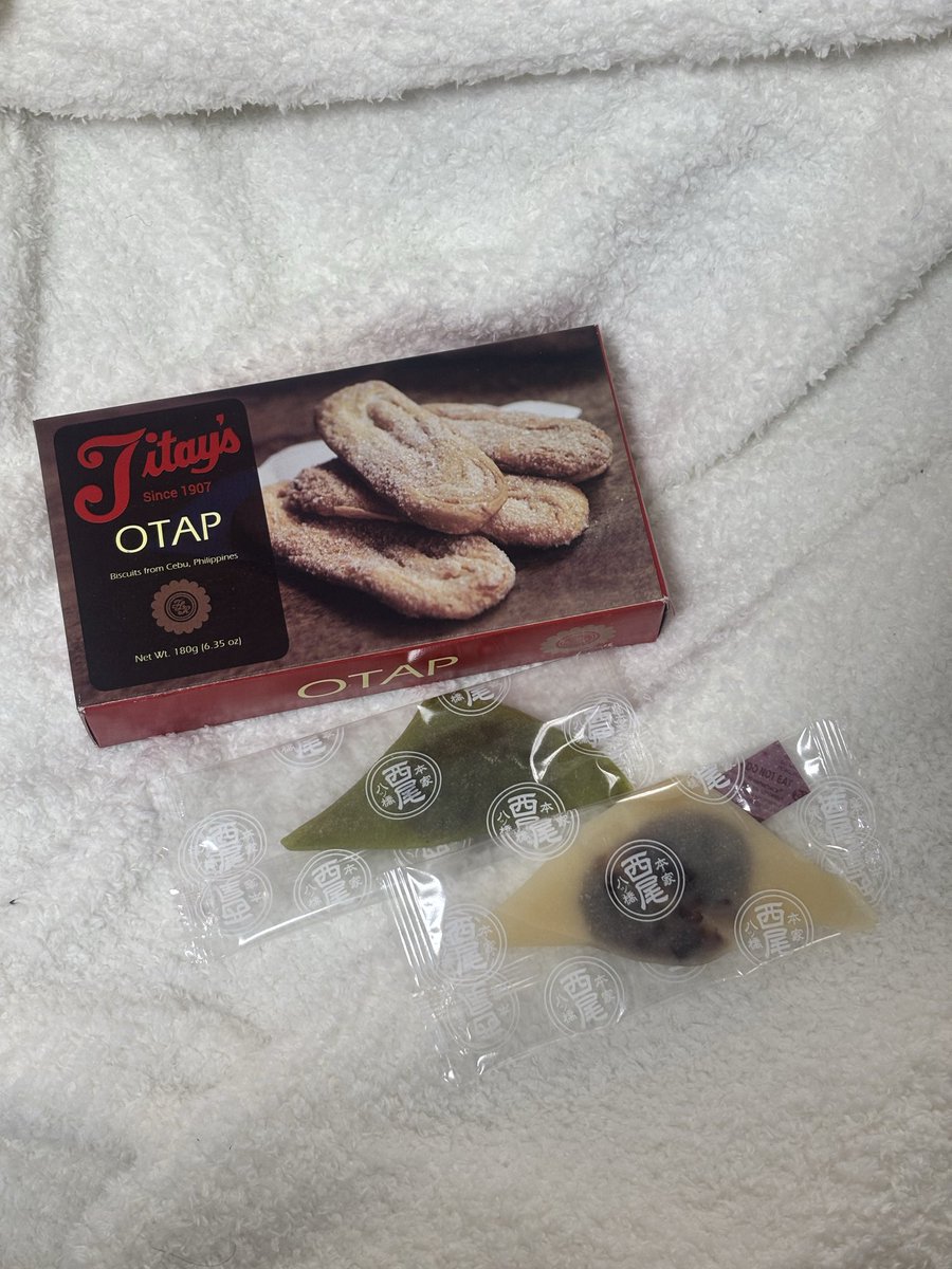 フィリピンと京都の
お土産をいただきました🎁
フィリピンの方は初めて
食べるお菓子なので
楽しみです！
八ツ橋は大好物なので
味わおうと思います✨