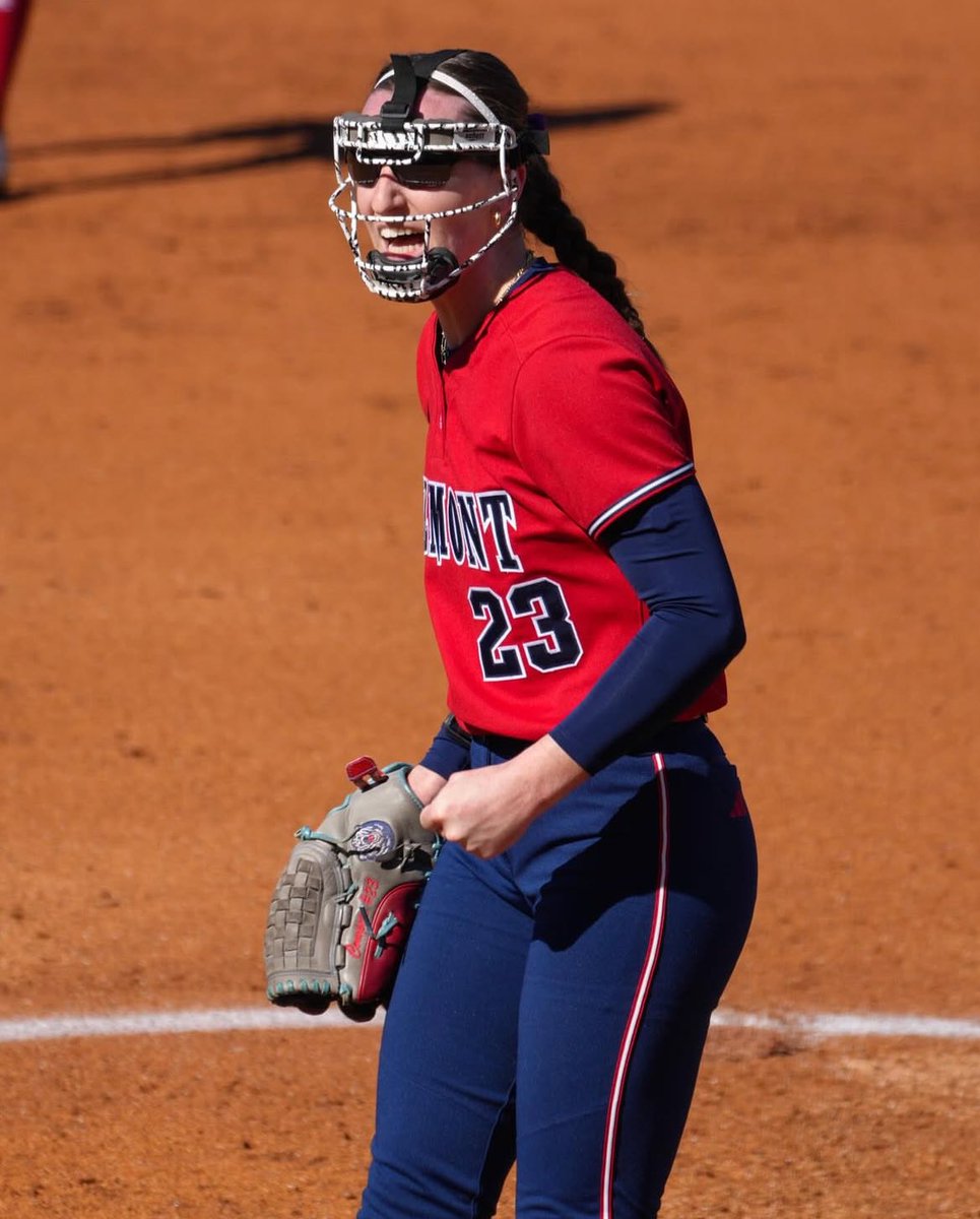 DiamondAddicts's tweet photo. Offseason: Maya Johnson DESTROYS chemo

February 6th: Maya throws a PERFECT GAME, striking out 15 batters

February 8th: Maya racks up a dozen K’s in a complete game performance to upset #15 Georgia

Maya is the ♥️ of College Softball https://t.co/f586vzidHZ