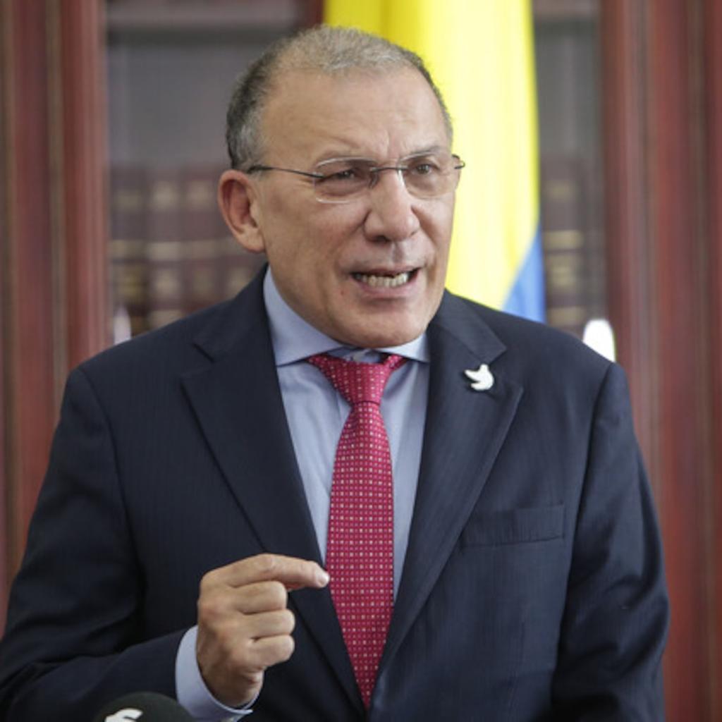 Chicos y Chicas por quién votarían  para la Presidencia de la República?
🔁 Abelardo de la Espriella <a href="/ABDELAESPRIELLA/">Abelardo De La Espriella</a> 
❤️ Roy Barreras <a href="/RoyBarreras/">Roy Barreras</a>