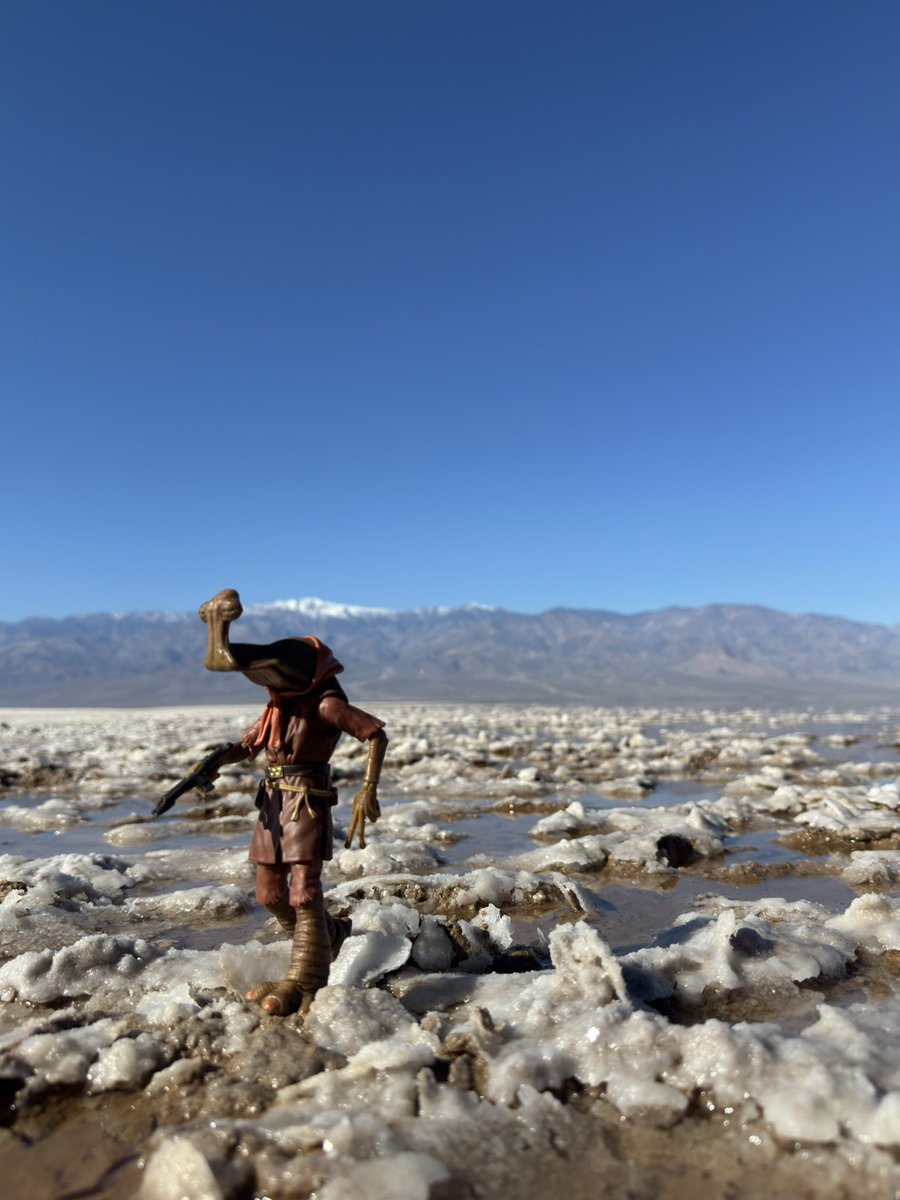CletusOfCobra's tweet photo. I absolutely LOVE the Momaw Nadon (Hammerhead) figure. Such a great silhouette to shoot!
#DeathValleyCA #BadwaterBasin #SandDunesDeathValley #Hasbro #StarWars #StarWarsBlackSeries #MomawNadon #DarkSkiesDeathValley #Hammerhead #DeathValleyNationalPark #toyphotography https://t.co/hkkJ8oCT8J