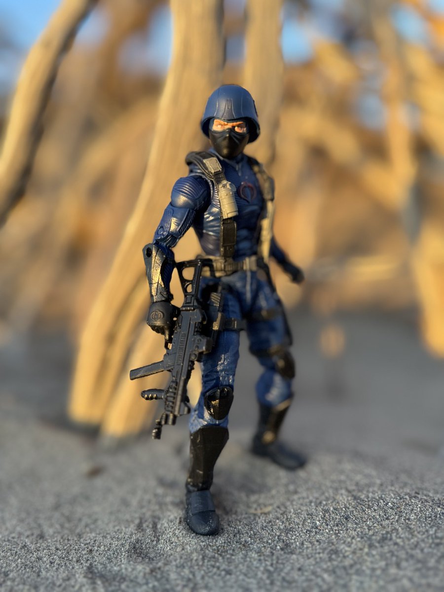 CletusOfCobra's tweet photo. What a privilege to get to shoot figures in such an alien, hellish and yet beautiful landscape! #DeathValleyCA #BadwaterBasin #SandDunesDeathValley #Cobra #GIJoeClassified #Hasbro #StarWarsBlackSeries #CletusOfCobra #DarkSkiesDeathValley #DeathValleyNationalPark #toyphotography https://t.co/vAyfOvuOu4
