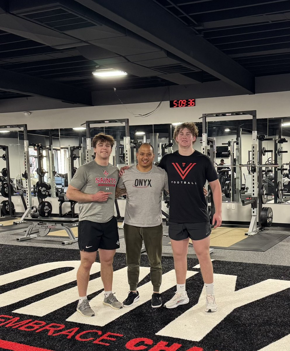Good work today with <a href="/TrainerGorres/">Chris Gorres</a> and my QB <a href="/Chase87Roberts/">Chase Roberts</a> working on all facets of my game. #VFAM #NODAYSOFF <a href="/Velocity_FB/">Velocity Football Academy™</a> <a href="/ChadSimmons_/">ChadSimmons</a> <a href="/DAWGHZERECRUITS/">Dawg House Recruiting</a> <a href="/Coach2J/">Coach Garett Tujague</a>