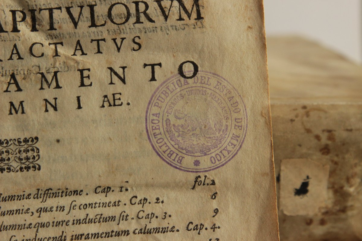 #Lunes de descubrimientos
Allí estaba presente y permanente el nombre de una centenaria institución, que con el paso de los años no ha perecido, quizás ha cambiado de nombre, pero su importancia y trascendencia de espacio formador de generaciones en <a href="/TolucalaBellaCd/">TOLUCA</a> sigue vigente