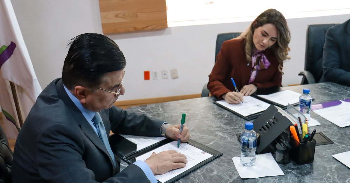 OnmpriNacional's tweet photo. Hoy se realizó la firma del Convenio General de Colaboración PRI–INAP, encabezada por la Presidenta Nacional del ONMPRI,  @arianarejonlara , y el Presidente del @inap_mx ,el Dr. Luis Miguel Martínez para fortalecer la capacitación y formación a favor de las mujeres priistas. https://t.co/Ix1OarzZ6b
