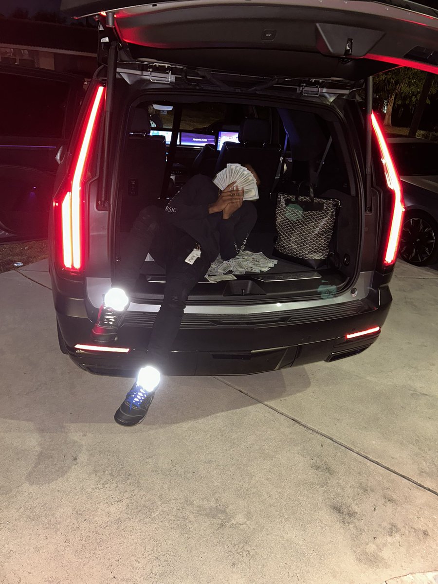 lil3hree_'s tweet photo. https://t.co/lG85VAIj4U