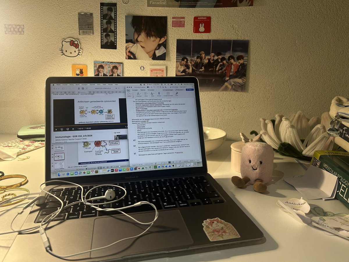 blueyukiakari's tweet image. skipping lectures to study previous lectures