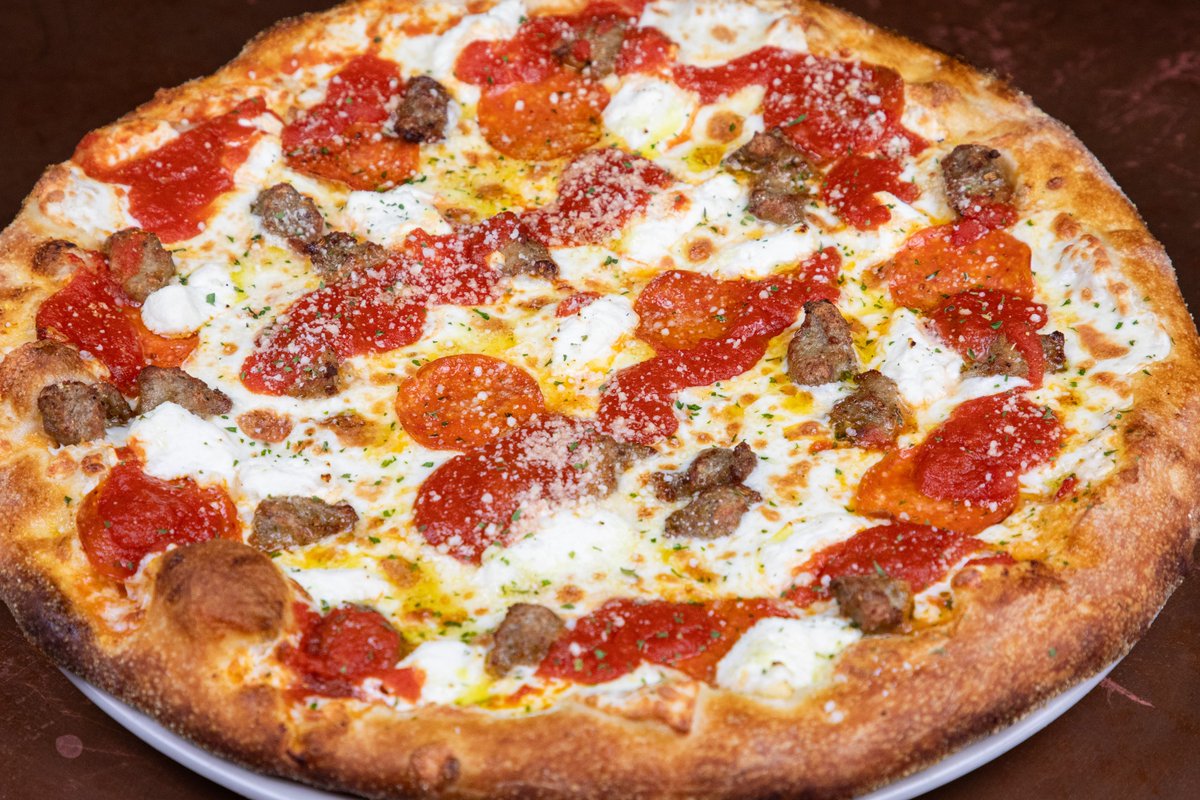 Decisions, decisions 🤔 Which are you ordering on National 🍕 Pie Day? 
Featuring:
Vodka Burrata
Italian Market
BBQ Chicken
Old World
.
.
.
.
#nationalpizzapieday #pizza #pizzalover #eatlocal