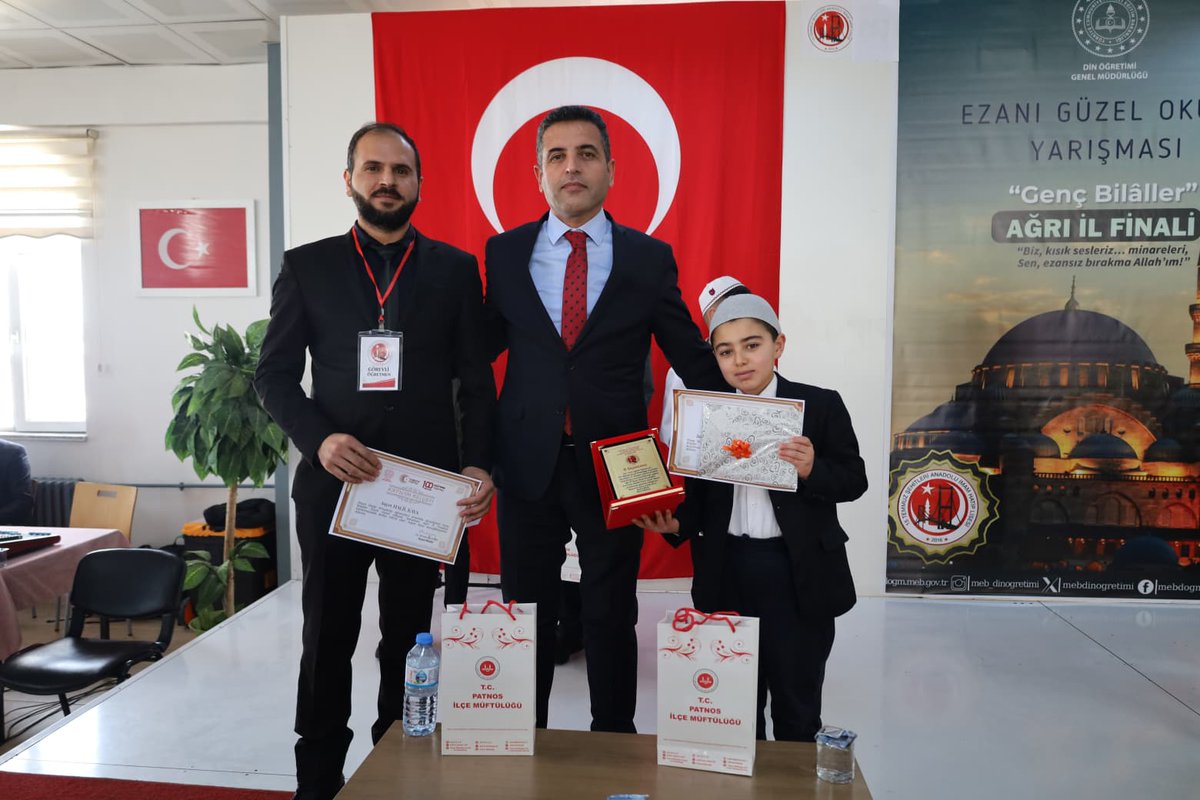 📌 Genç Bilaller Ezan Okuma Yarışması Ağrı İl Finali Patnos’ta Gerçekleştirildi. 

Din Öğretimi Genel Müdürlüğü tarafından İmam Hatip Ortaokulları ve İmam Hatip Liseleri öğrencilerine yönelik düzenlenen “Genç Bilaller Ezan Okuma Yarışması” Ağrı İl Finali, Patnos 15 Temmuz