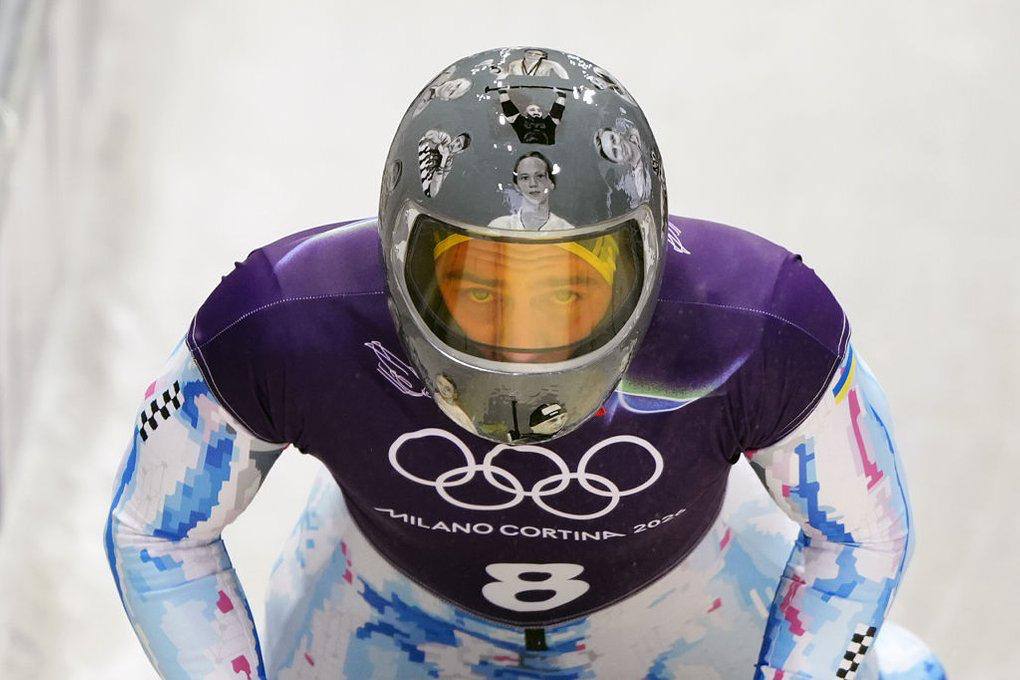 Kyiv's tweet image. 💔Ukrainian skeleton racer Vladyslav Heraskevych wears helmet of fallen Ukrainian athletes at 2026 Winter Olympics. These are his friends, Olympic athletes and simply children killed in Russian attacks. 

The IOC raised concerns over possible “political” implications, but…