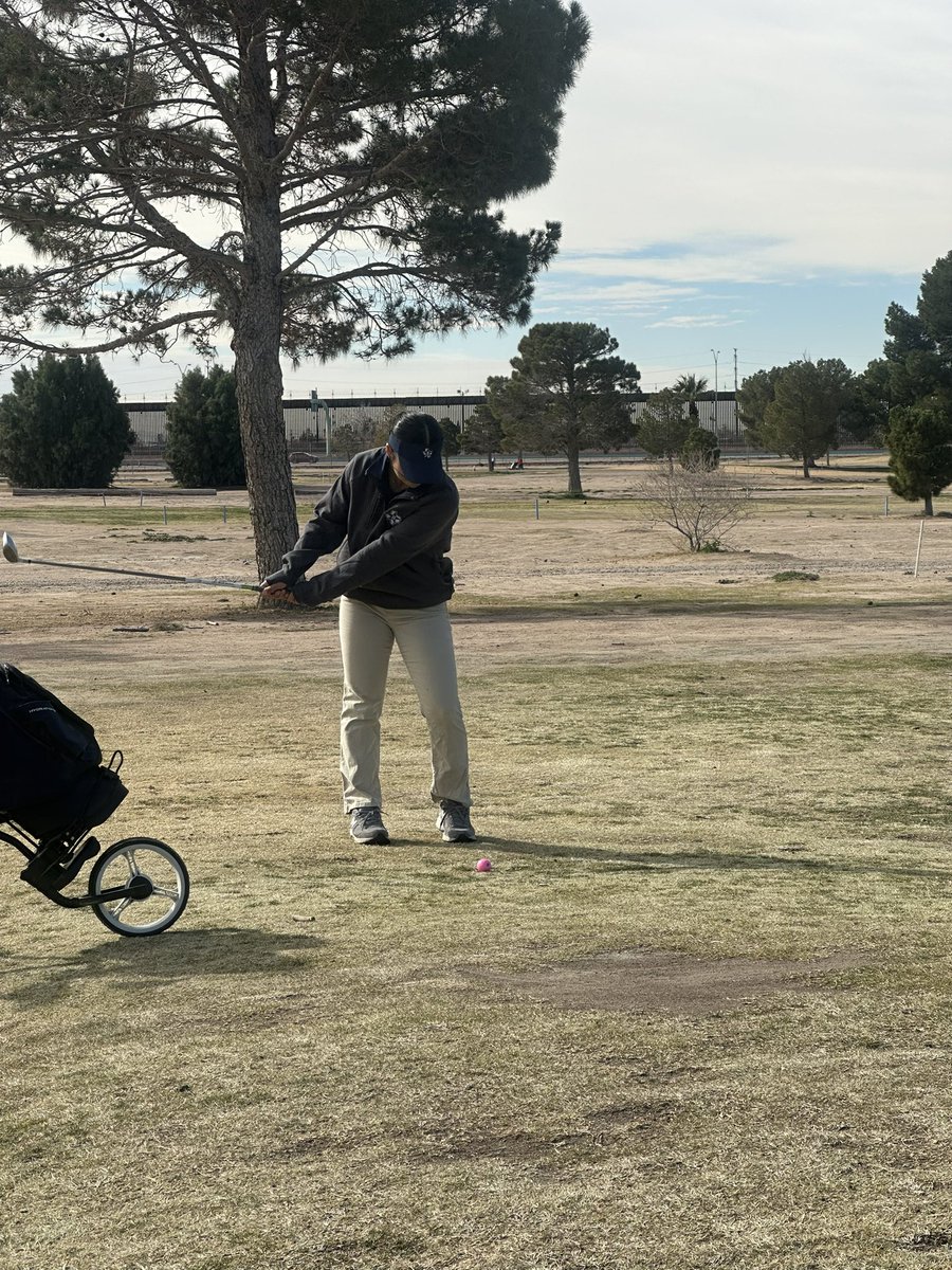 Matthew255s's tweet photo. Another great day on the course for our @rhsrangergolf . Competing the right way and getting better every round. ⛳️🔥 #Rangers https://t.co/a9TntKt0dZ