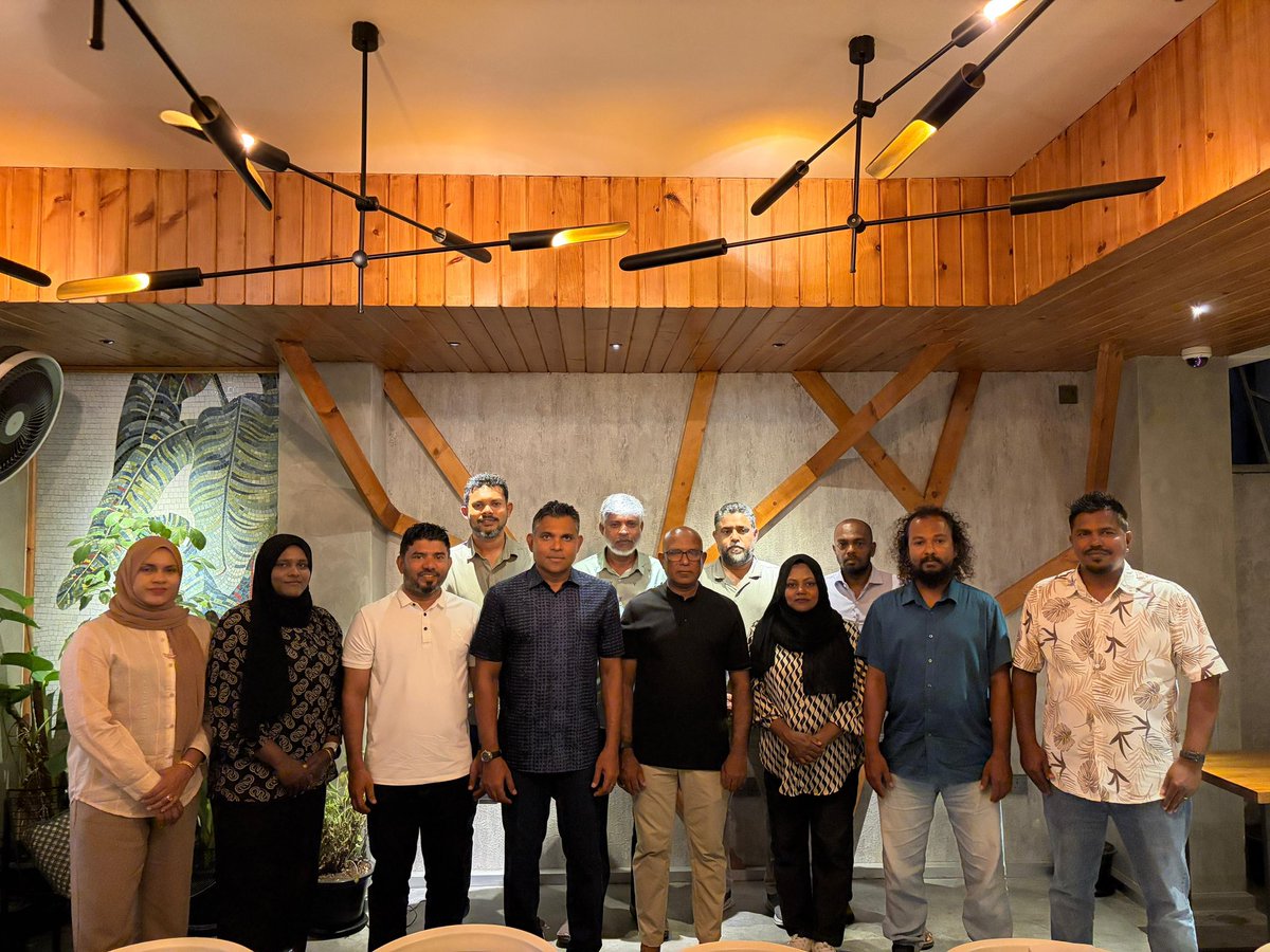 ކުރިއަށް އޮތް ލޯކަލް ކައުންސިލް އިންތިހާބާއި، އ.ތ މަސައްކަތްކުރާ ކޮމިޓީއަށް،  <a href="/MDPSecretariat/">MDP Secretariat</a> ގެ ފަރާތުން  ދިއްދޫ  ދާއިރާއަށް ވާދަކުރާ ކެންޑިޑޭޓުންނާއި އެކު  މިއަދު ވަނީ ބައްދަލުކޮށް ކުރިއަށް އޮތް އިންތިހާބާއި ގުޅޭ ގޮތުން މަޝްވަރާކޮށްފައި. 

އެމްޑީޕީއަކީ ލާމަރުކަޒީ ނިޒާމްއަށް
