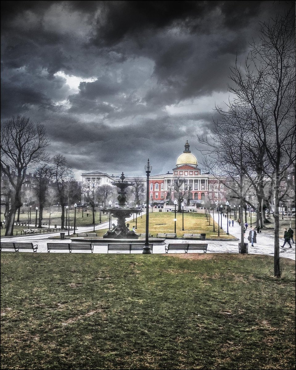 paulsportrait's tweet photo. "The State House" #Boston #BostonCommon https://t.co/04yaEOWZik