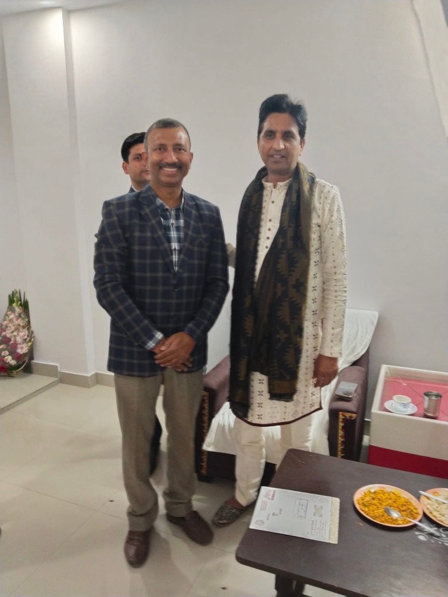 प्रखर वक्ता हिन्दी हृदय सम्राट श्रीमान कविराज कुमार विश्वास जी के जन्मदिन के अवसर पर उन्हें आकाश भर शुभकामनाएं। 💐❤️🎊🫶🏻

<a href="/DrKumarVishwas/">Dr Kumar Vishvas</a>
#KVJanamotsav