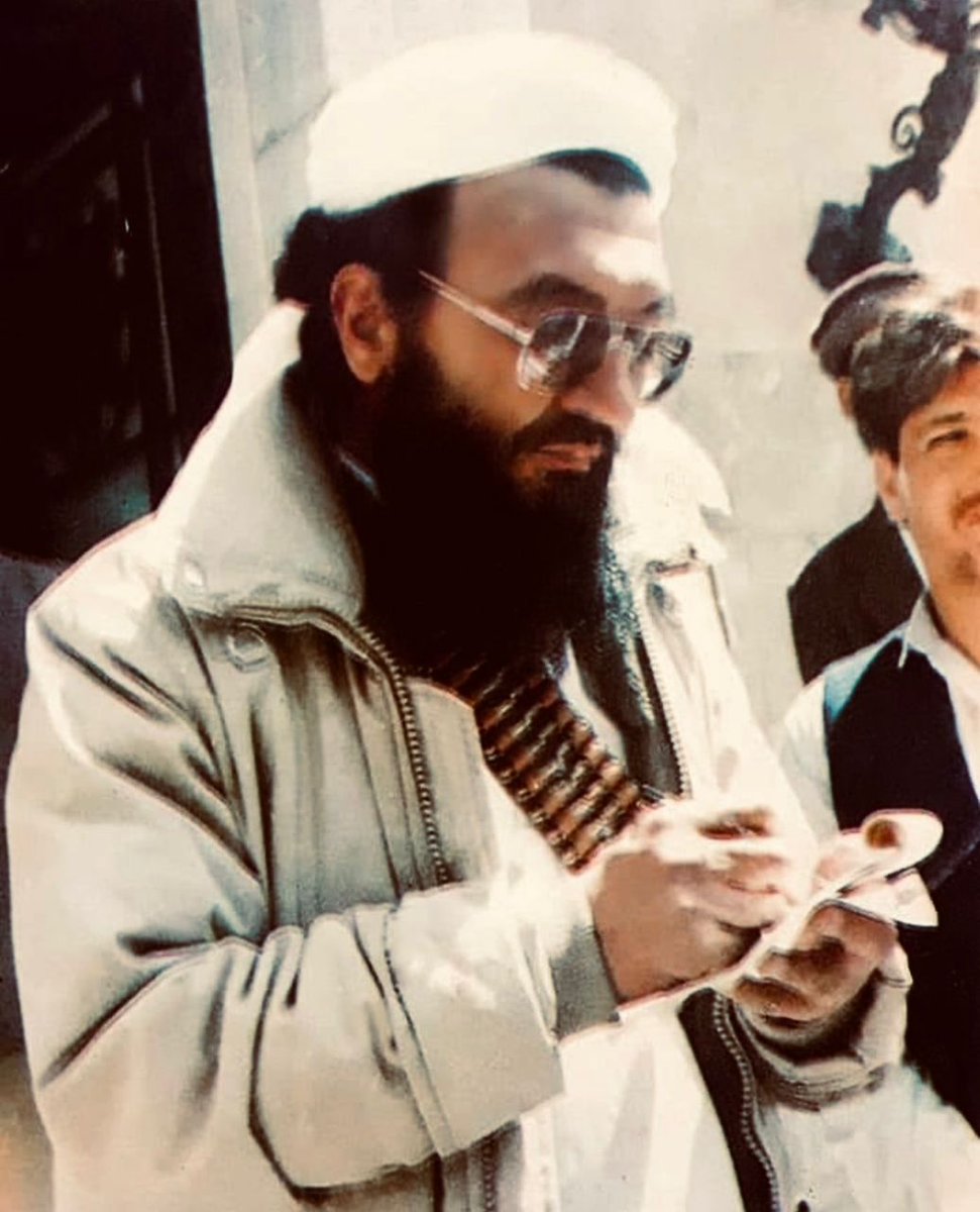 AIECassociation's tweet photo. د سیاسي او جهادي رهبر مولوي نصر الله منصور د شهادت د ۳۳م تلين په پار:
شهید مولوي نصرالله منصور د سختو ورځو د زغم، باور او قربانۍ یو نوم و. ژوند يې له ازمیښتونو ډک و، د دښمن ښکر ېې مات کړ، خو دښمن دده په ژوند دده هوډ مات نکړ. د شهادت کلیزه یې موږ ته دا درس راکوي چې ځینې انسانان د خپل فکر او دریځ په وياړ تاریخ ته داخلېږي.
نن د هغه یاد د یوې تشې احساس راژوندی کوي، د کورنۍ، ملګرو او ټولو هغو کسانو لپاره چې ورسره یې تړاو درلود. انسان فاني دی، خو یاد او اثر یې پاتې کېږي.