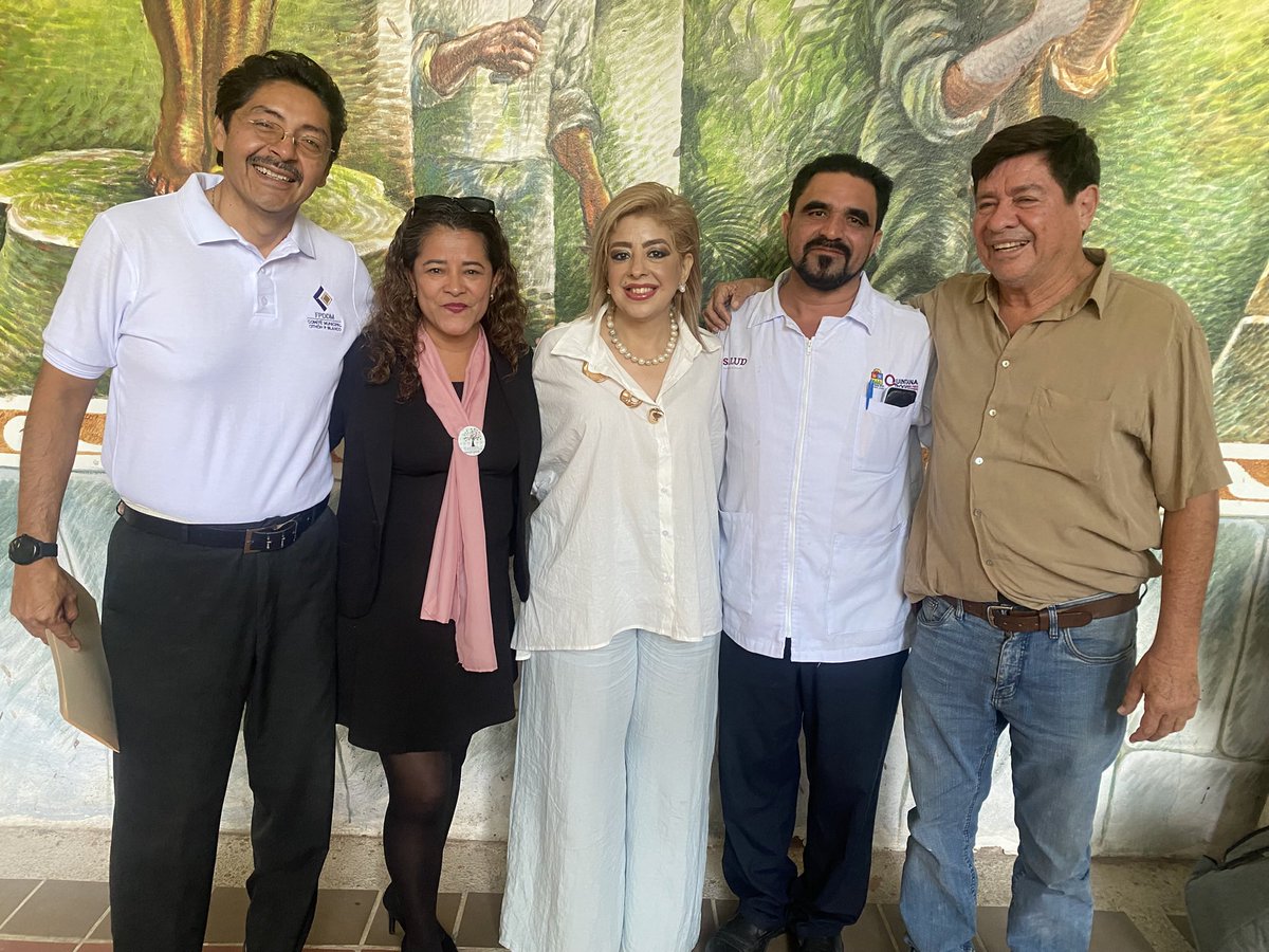 CarlosCastilla8's tweet photo. Un gusto coincidir con los amigos Mary Carmen Portillo, Lorena Gómez, José Zupo, Francisco Ortega en el Museo de la Cultura #Chetumal #DeBuenaMadera #SoyBarrioBravo #PiensaEnGrande @coraamaliacm @PRIQRooOficial @caroviggiano @alitomorenoc @LorenaMartinez @Hendricksles @EPN https://t.co/AyJB49jYsw