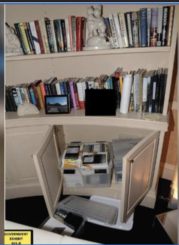 ElizabethleaVos's tweet image. Here's pictures of a bucket of hard drives from the 2019 investigation. They were apparently not taken into evidence and promptly disappeared. 

Meanwhile, there are Epstein emails about hiding hidden motion-sensing cameras in kleenex boxes. Tracey is straight up ignoring…